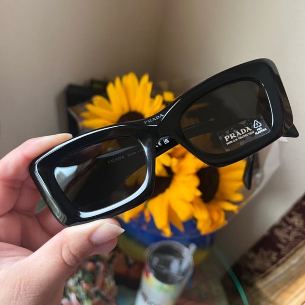 SALE 🌻PRADA cat eye spr13z sunglasses 🌸 - Picture 10 of 16